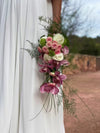 Ramo de novia en cascada con rosas y orquídeas en tonos rosa y blanco